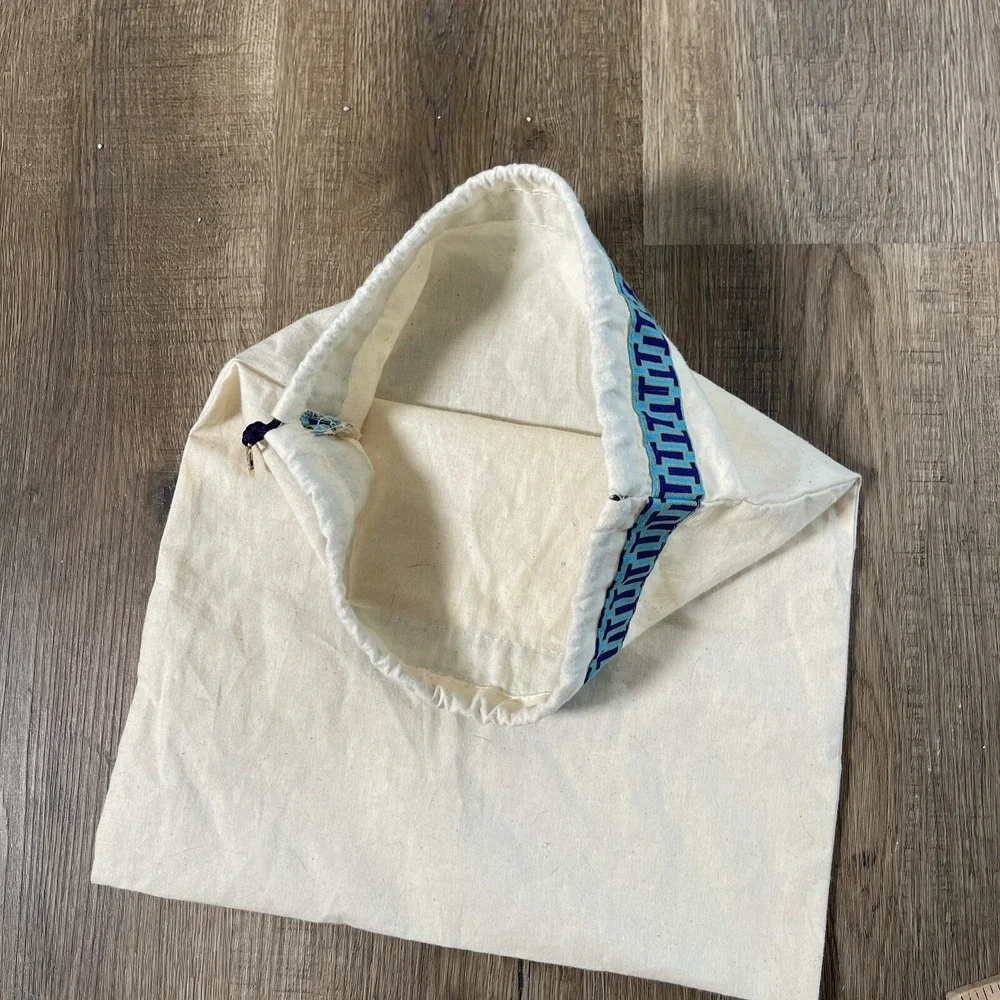 Tory Burch Travel‎ Dust Storage Bag Ivory Logo Charm Drawstring APPROX 12x14.5